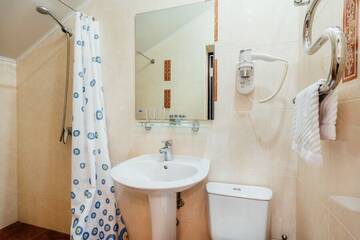 Фото номера Трёхместный с балконом Гостиница Скиф г. Лазаревское 6