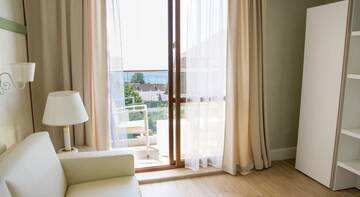 Фото номера Четырехместный номер с балконом Гостиница Guest house Elizaveta г. Лазаревское 4