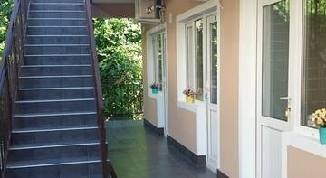 Фото номера Двухместный номер с 2 отдельными кроватями Гостиница U Kota Guest House г. Лазаревское 7