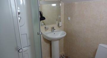 Фото номера Двухместный номер Делюкс с 1 кроватью и душем Гостиница Guest house Rodnik г. Лазаревское 3