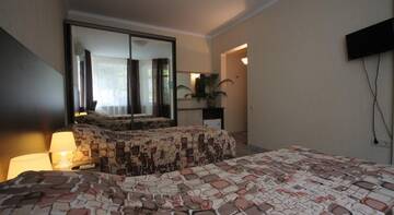 Фото номера Семейный номер с видом на горы Гостиница Novikoff Hotel г. Лазаревское 3