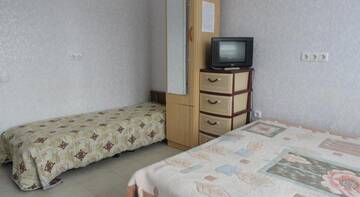 Фото номера Трехместный номер Гостиница Афродита г. Лазаревское 3