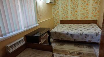 Фото номера Стандартный трехместный номер-студио Гостиница Viktoriya г. Лазаревское 3