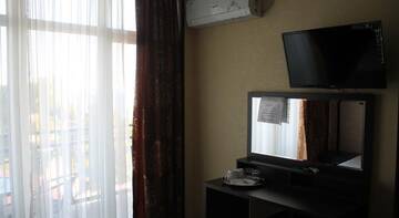 Фото номера Двухместный номер Делюкс c 1 кроватью и боковым видом на море Гостиница Amvel г. Лазаревское 2