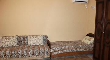 Фото номера Стандартный трехместный номер Гостиница Guest house Diana г. Лазаревское 2