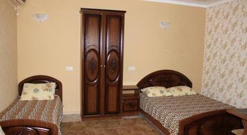 Фото номера Стандартный трехместный номер Гостиница Guest house Diana г. Лазаревское 3