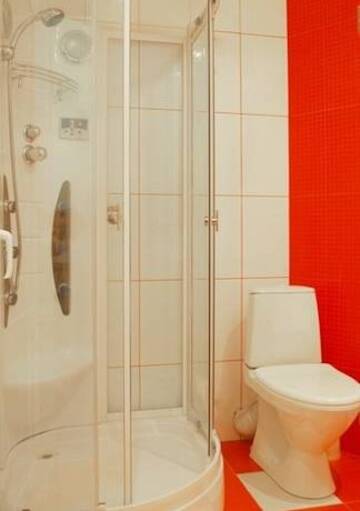 Фото номера Стандартный двухместный номер с 1 кроватью и балконом Гостиница Золотой Лев г. Лазаревское 2