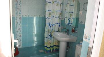 Фото номера Улучшенный трехместный номер Гостиница Guest house Kristina г. Лазаревское 3