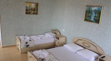 Фото номера Улучшенный трехместный номер Гостиница Guest house Kristina г. Лазаревское 16