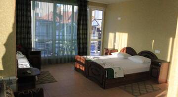 Фото номера Улучшенный трехместный номер Гостиница Guest house Kristina г. Лазаревское 6