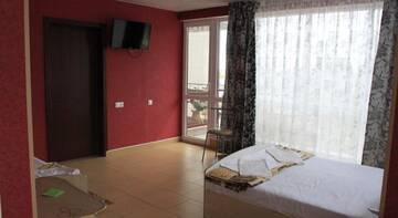 Фото номера Улучшенный трехместный номер Гостиница Guest house Kristina г. Лазаревское 15