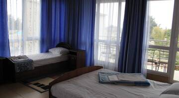Фото номера Улучшенный трехместный номер Гостиница Guest house Kristina г. Лазаревское 19