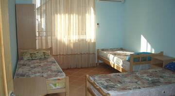 Фото номера Двухместный номер с 1 кроватью или 2 отдельными кроватями и общей ванной комнатой Гостевой дом Мини-отель «У Галины» г. Лазаревское 14