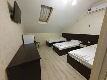 Фото номера Классический трехместный номер Гостиница Guest House Elif г. Лазаревское 4