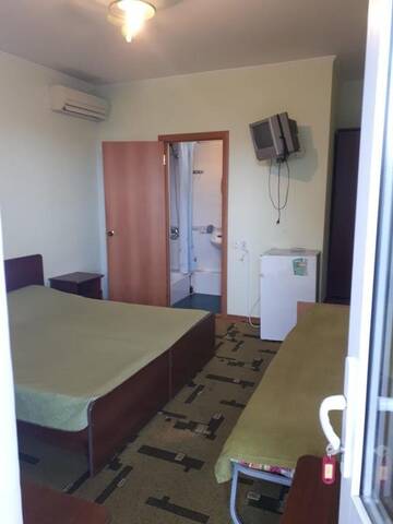 Фото номера Двухместный номер с 2 отдельными кроватями Гостиница Guest House Illarion г. Лазаревское 2