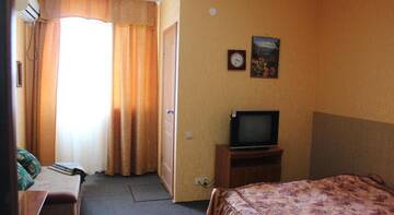 Фото номера Трехместный номер с видом на море Гостиница Guest house Andjelika г. Лазаревское 3