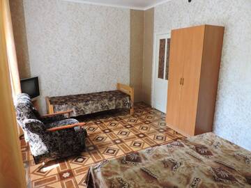 Фото номера Трехместный номер эконом-класса Гостиница Кит г. Лазаревское 4