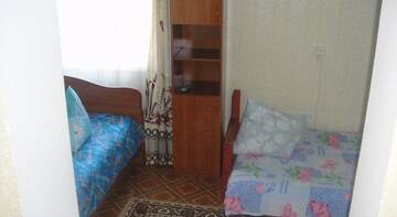 Фото номера Трехместный номер Гостевой дом Guesthouse Robin г. Лазаревское 5