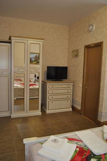Фото номера Стандартный трехместный номер Гостиница Форт Артур г. Лазаревское 12
